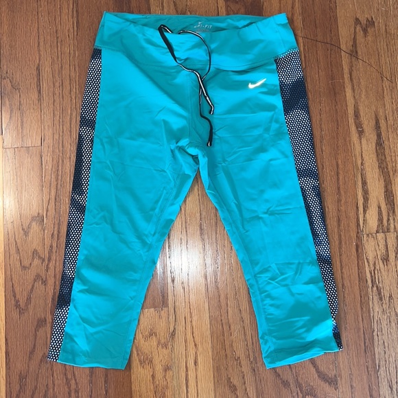Nike Pants - Nike dry-fit capris with draw string and pockets